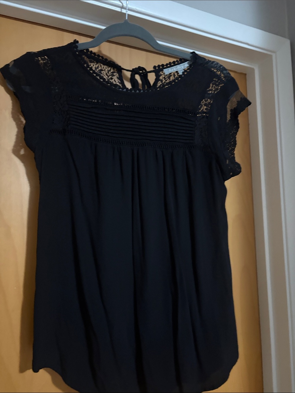 Daniel Rainn Black Lace Yoke Short Sleeve Blouse